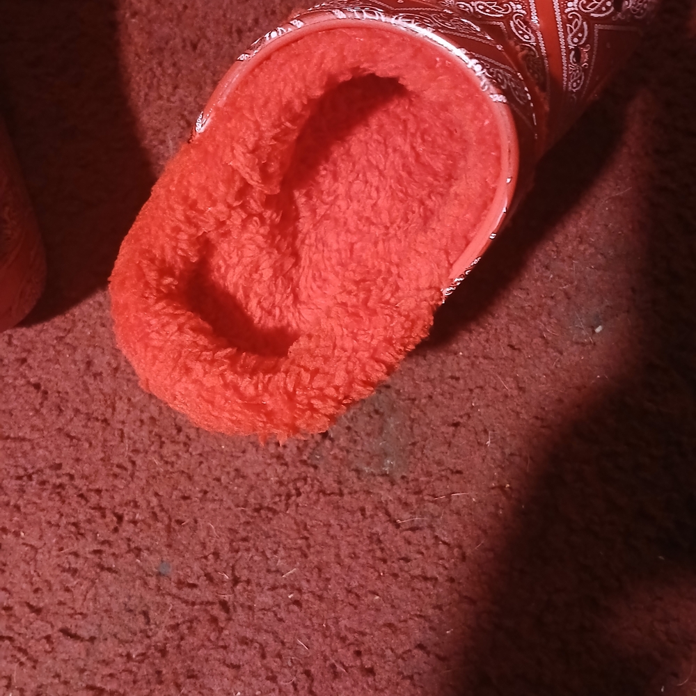 Red Bandana Pattern Clogs - Picture 5 of 5